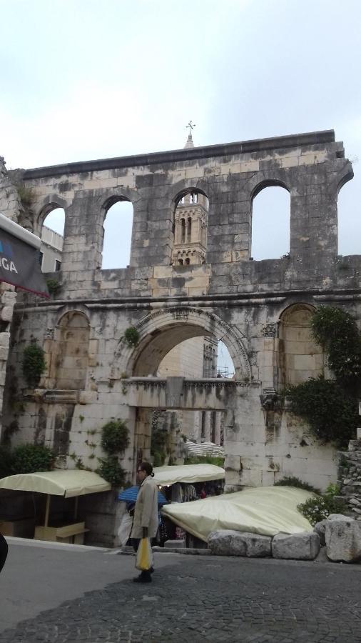 Inchy Accommodation - In The Center Of Diocletian'S Palace Spalato Esterno foto