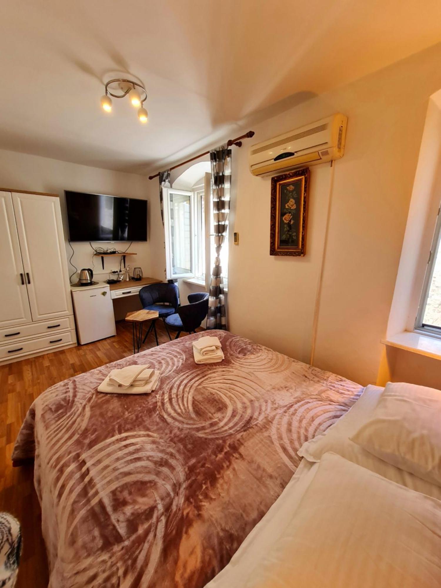Inchy Accommodation - In The Center Of Diocletian'S Palace Spalato Esterno foto