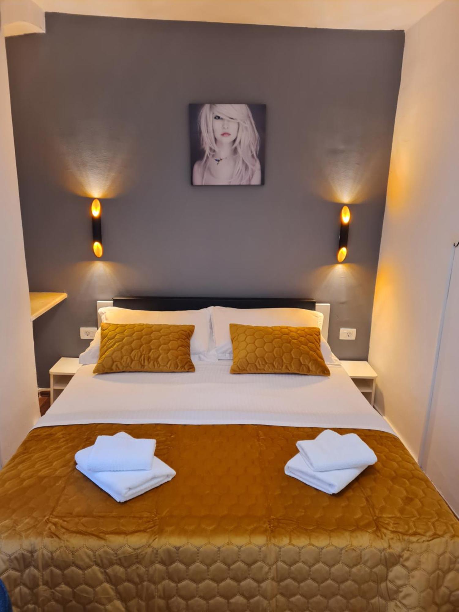 Inchy Accommodation - In The Center Of Diocletian'S Palace Spalato Esterno foto