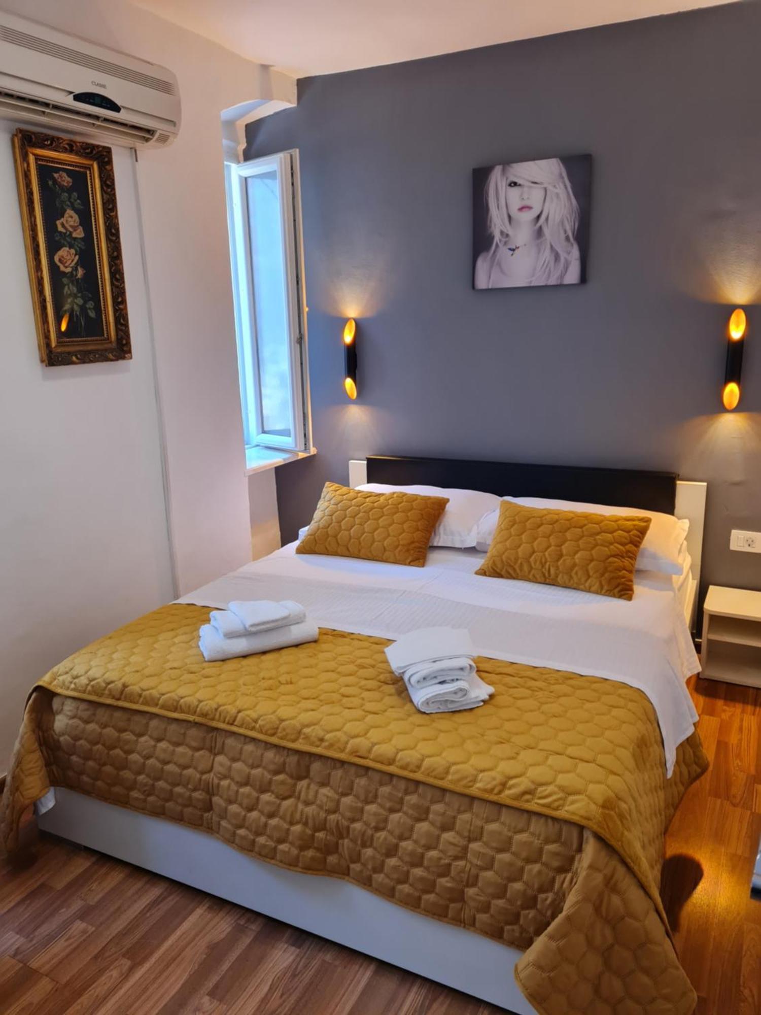 Inchy Accommodation - In The Center Of Diocletian'S Palace Spalato Esterno foto