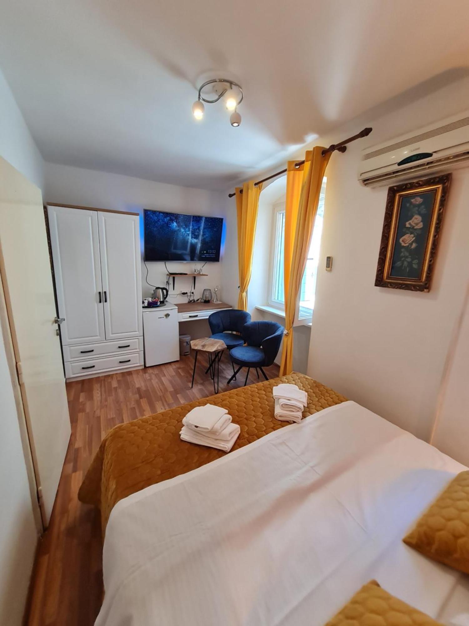 Inchy Accommodation - In The Center Of Diocletian'S Palace Spalato Esterno foto